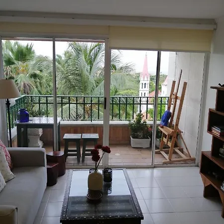 Con Vista Maravillosa Al Mar , Ciudad Antigua A 100 Metros Y Laguna Del Cabrero. Habitación en casa particular