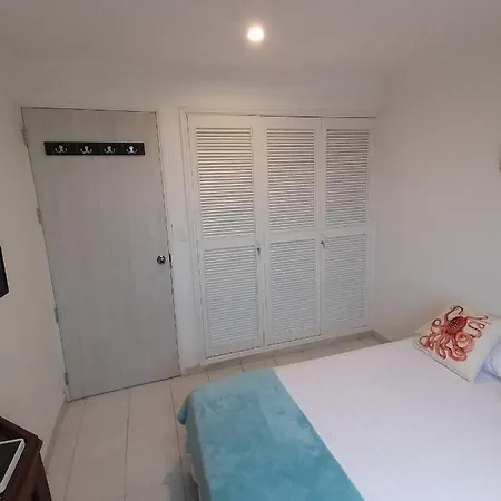 Con Vista Maravillosa Al Mar , Ciudad Antigua A 100 Metros Y Laguna Del Cabrero. Habitación en casa particular *